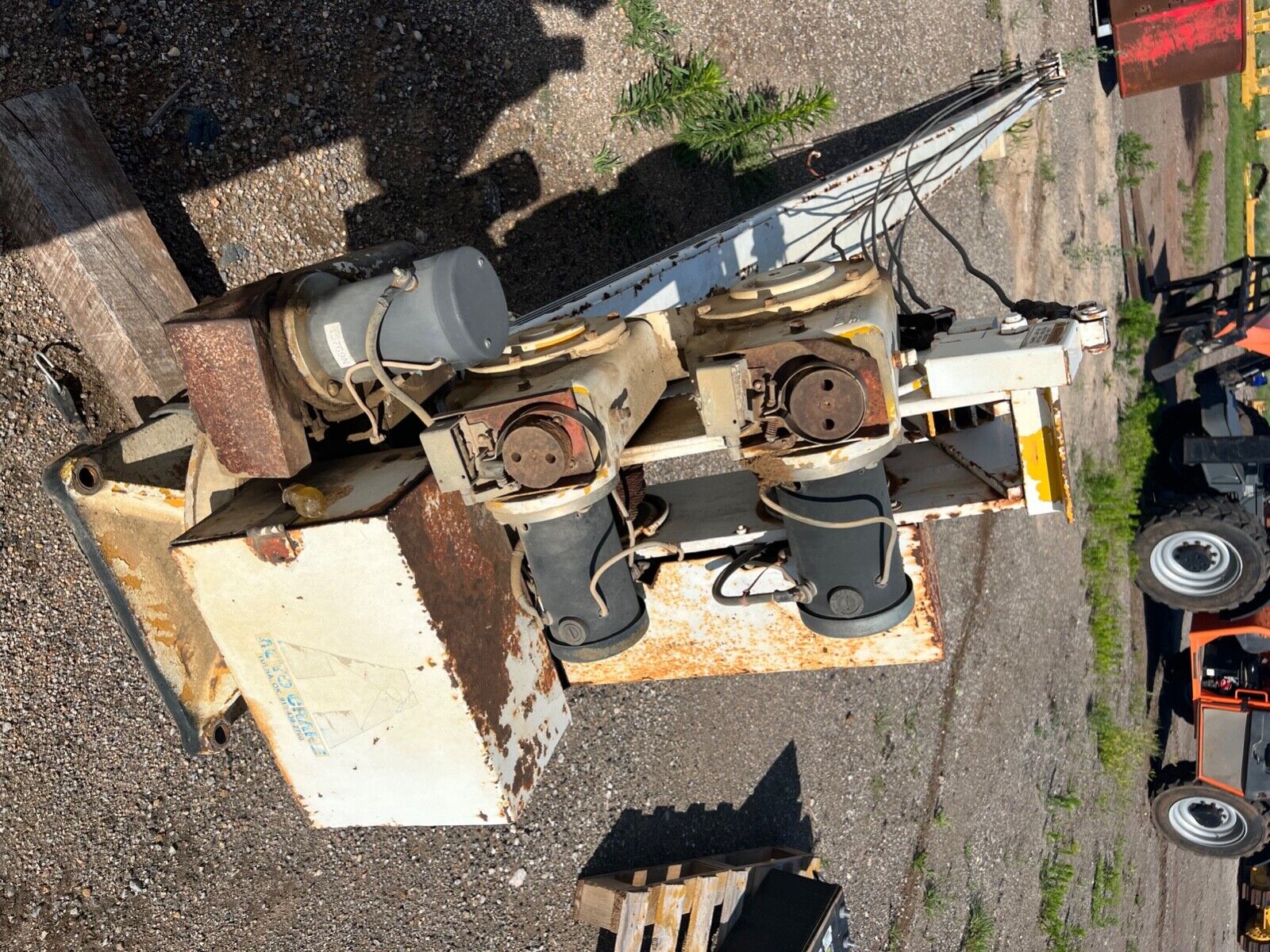 Auto Crane 17 Ft Good Condition Does Work. Turntable Is In Great Condition